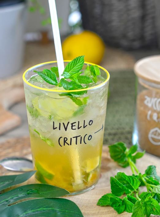 Bicchiere in vetro con scritta spiritosa